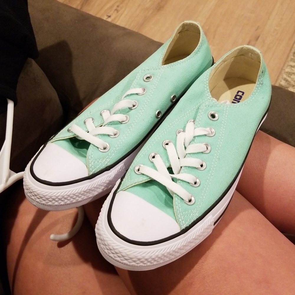 Mint converse